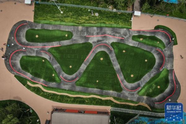 在世界最大泵道公园 感受极限运动魅力