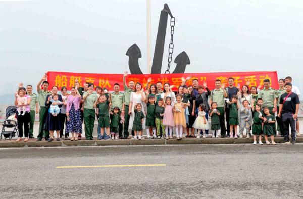 萌娃进军营丨这个“六一”,我和爸爸当战友! 萌娃进军营丨这个“六一”,我和爸爸当战友!