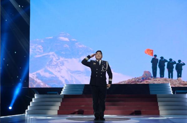 《星光大道》变“相亲大道” &nbsp;小尼现场“被告白”