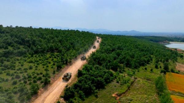 实弹射击演练：火力融合锤炼战场打赢能力