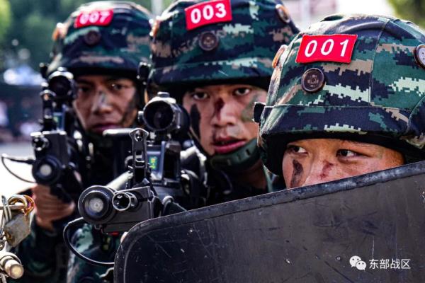 特战队员出击,全程高燃! 特战队员出击,全程高燃!