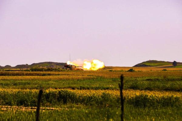 实弹射击演练：火力融合锤炼战场打赢能力