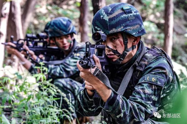 特战队员出击,全程高燃! 特战队员出击,全程高燃!