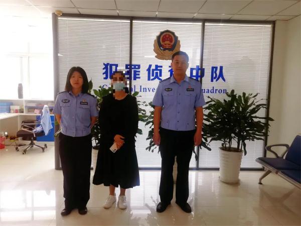 取消考试资格!交警现场截获“科目一”作弊考生 取消考试资格!交警现场截获“科目一”作弊考生