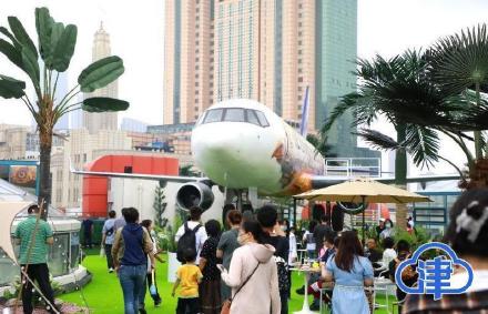 “大飞机”现身楼顶！这一新地标亮相天津金街