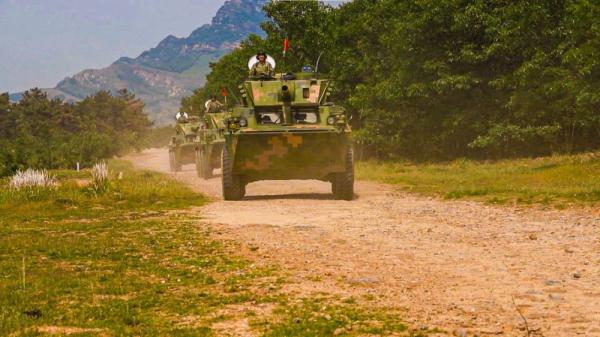 实弹射击演练：火力融合锤炼战场打赢能力