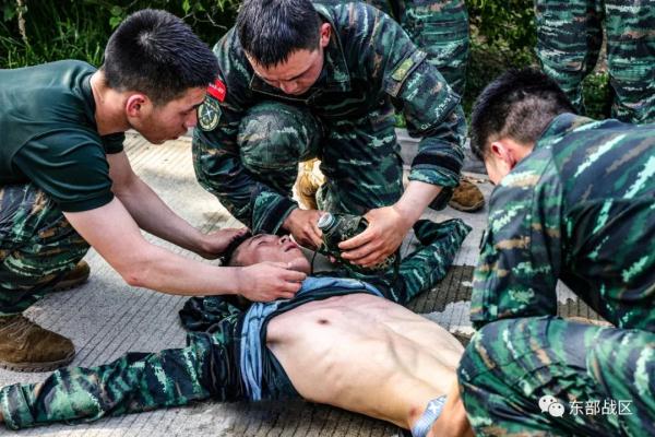 特战队员出击,全程高燃! 特战队员出击,全程高燃!