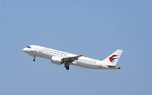 “无比自豪”！抢鲜感受C919首航之旅