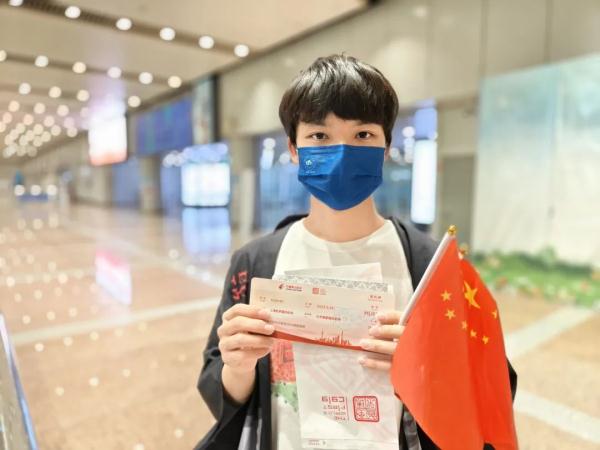 “无比自豪”！抢鲜感受C919首航之旅