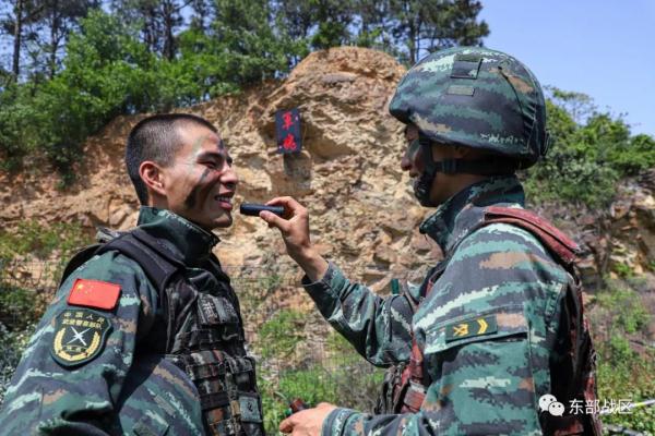 特战队员出击,全程高燃! 特战队员出击,全程高燃!