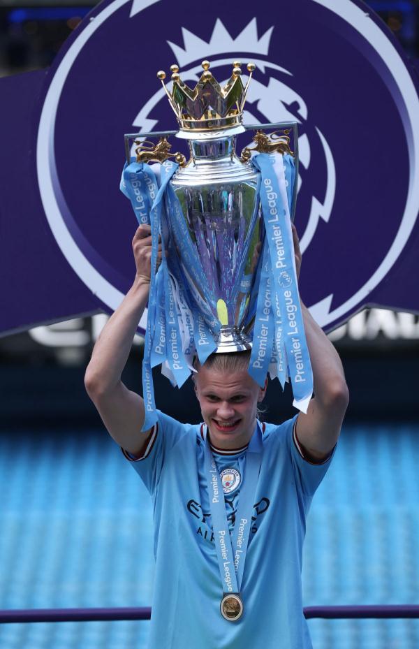 曼城射手哈兰德获评英超年度双料最佳 曼城射手哈兰德获评英超年度双料最佳