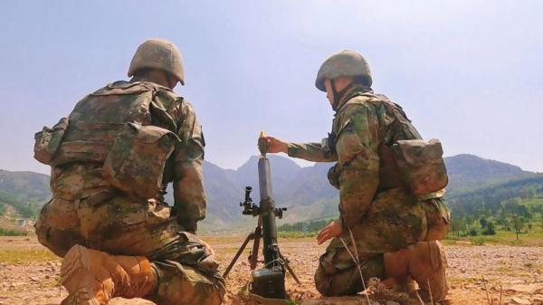 实弹射击演练：火力融合锤炼战场打赢能力