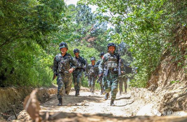 特战队员出击,全程高燃! 特战队员出击,全程高燃!