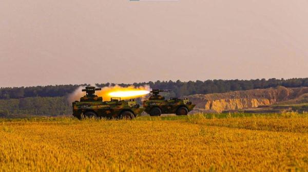 实弹射击演练：火力融合锤炼战场打赢能力