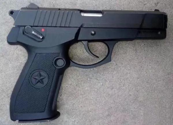 家中发现了大量父亲留下的“违禁品”!他慌了... 家中发现了大量父亲留下的“违禁品”!他慌了...