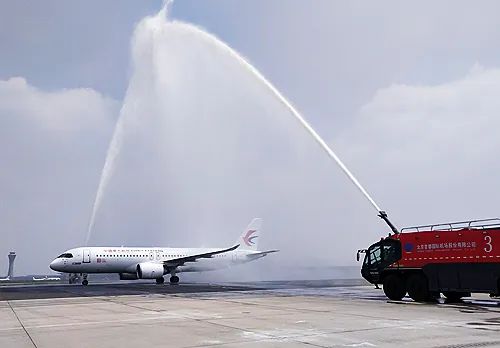 “无比自豪”！抢鲜感受C919首航之旅