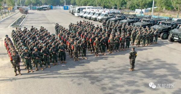 特战队员出击,全程高燃! 特战队员出击,全程高燃!