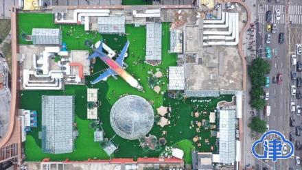 “大飞机”现身楼顶！这一新地标亮相天津金街