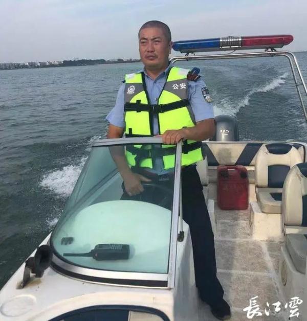 辅警自称“水鬼”，还有3万粉丝？