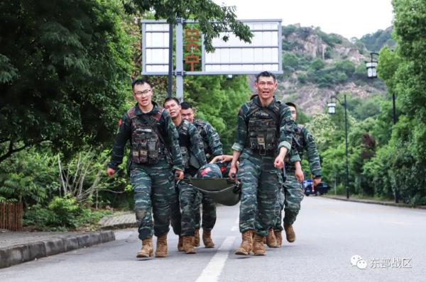 特战队员出击,全程高燃! 特战队员出击,全程高燃!