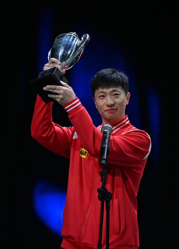 “最特别的一座奖杯”——马龙获复刻圣·勃莱德杯