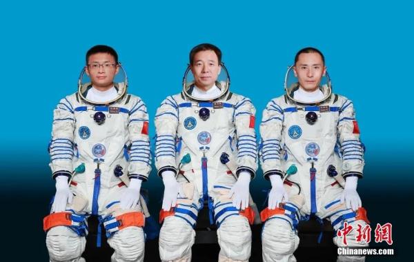 神十六首次包含三类航天员！简历公布