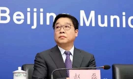 一公司两名高管同日被提起公诉，曾于同日被双开