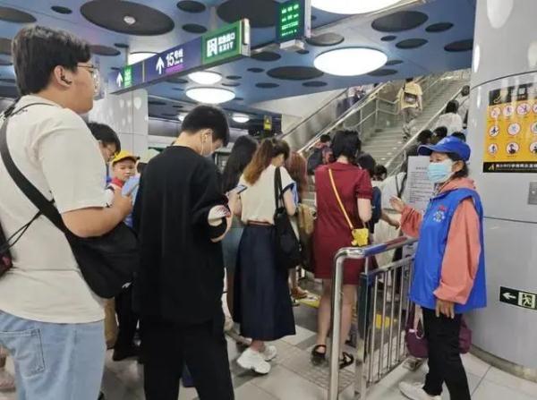 五月天演唱会,志愿者伙食太离谱?网友:炒完所有人饭,鸡蛋只破了点皮 五月天演唱会,志愿者伙食太离谱?网友:炒完所有人饭,鸡蛋只破了点皮