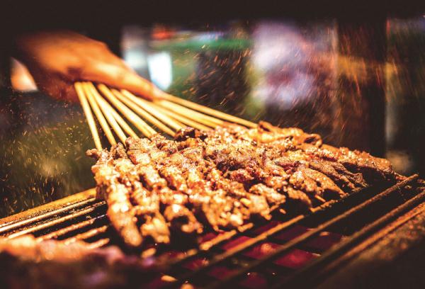 烧烤好吃,注意健康 烧烤好吃,注意健康