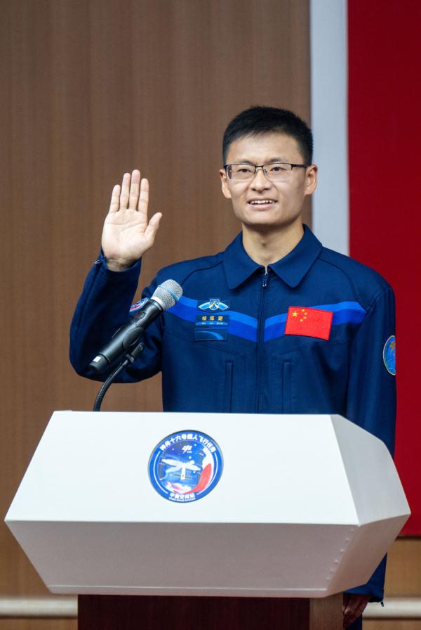 集体亮相加油中国航天