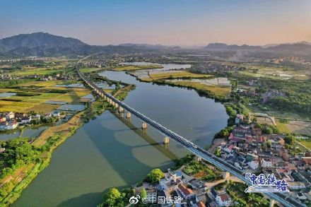 池黄高铁全线34座隧道全部贯通