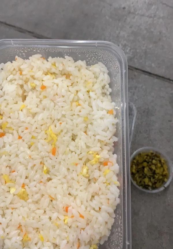 五月天演唱会,志愿者伙食太离谱?网友:炒完所有人饭,鸡蛋只破了点皮 五月天演唱会,志愿者伙食太离谱?网友:炒完所有人饭,鸡蛋只破了点皮