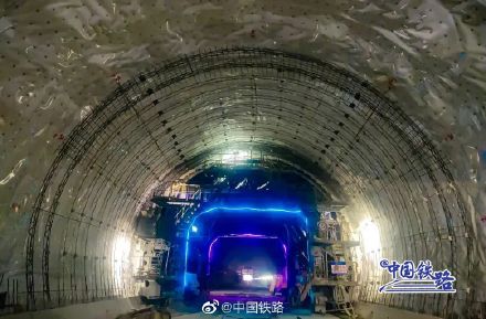 池黄高铁全线34座隧道全部贯通