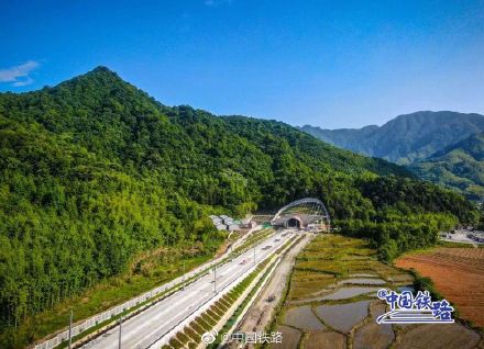 池黄高铁全线34座隧道全部贯通
