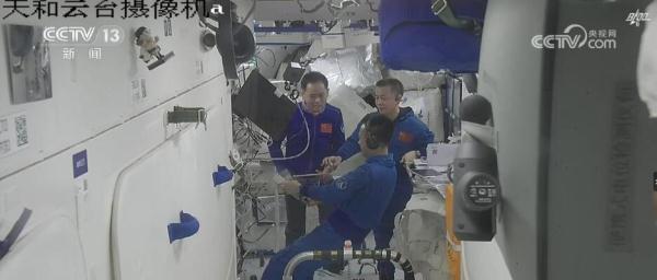 “小船”对接“大站” 神舟十六号与空间站组合体完成交会对接 “小船”对接“大站” 神舟十六号与空间站组合体完成交会对接