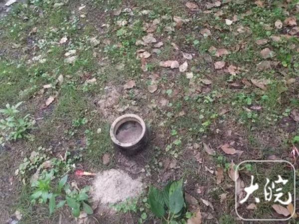 他与妻子争吵后，从12楼扔下香炉！警方：刑拘！