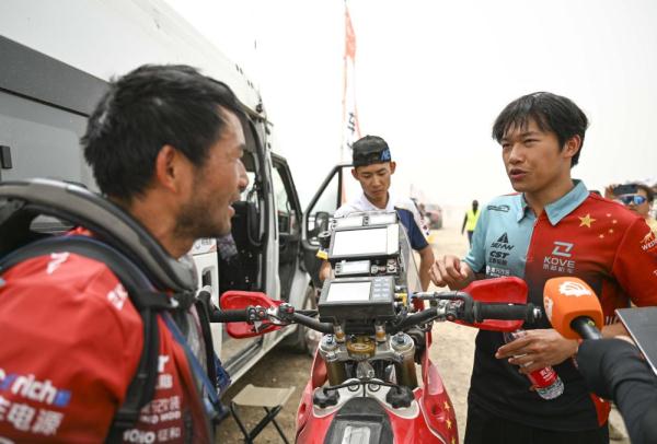 老方犹未老 小方已长成——“父子兵”逐梦环塔拉力赛 老方犹未老 小方已长成——“父子兵”逐梦环塔拉力赛