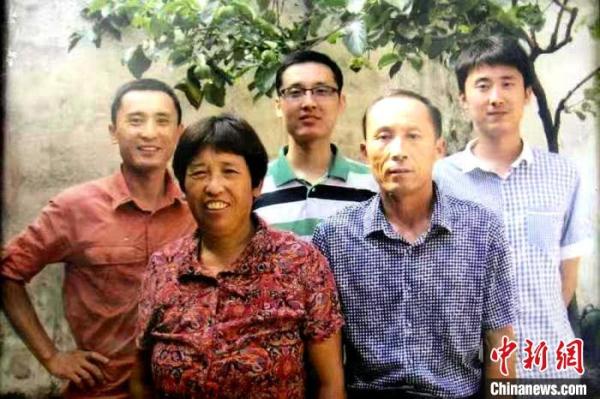 航天员朱杨柱父母期待儿子“飞天”凯旋 煮上他爱吃的猪肉饺子