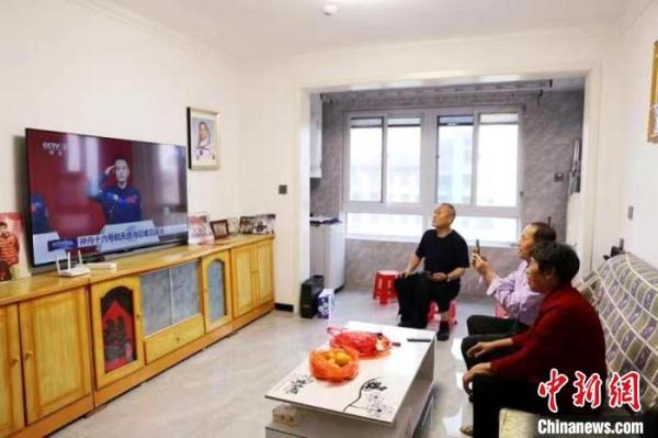 航天员朱杨柱父母期待儿子“飞天”凯旋 煮上他爱吃的猪肉饺子