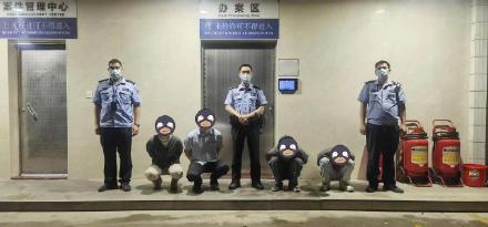 骗子“装孙子”带老人来银行取钱，银行职员立马报警