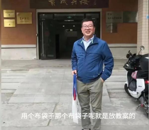 这位复旦教授又火了!再获大奖,他却一路小跑提前离开...原因和两年前一样 这位复旦教授又火了!再获大奖,他却一路小跑提前离开...原因和两年前一样