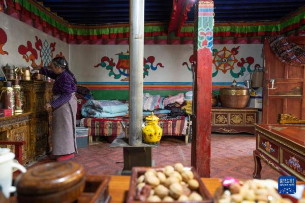 新华全媒+｜国道之行 从雪山奔向大海|洛桑占堆和他的五个家