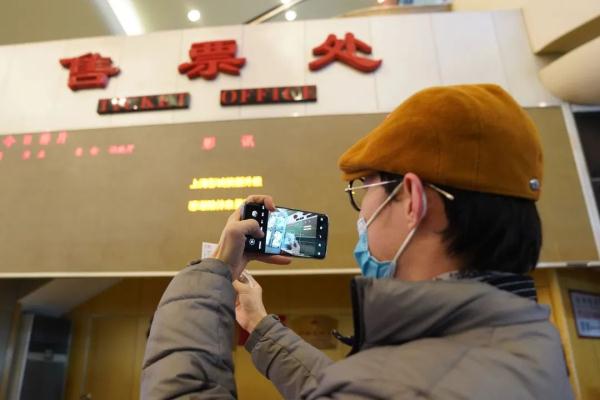 一镜到底!穿梭机带你探营升级归来的上海影城,“千人大厅”也“换肤”啦 一镜到底!穿梭机带你探营升级归来的上海影城,“千人大厅”也“换肤”啦