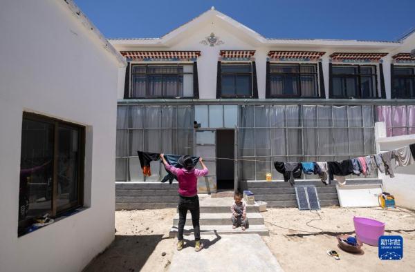 新华全媒+｜国道之行 从雪山奔向大海|洛桑占堆和他的五个家