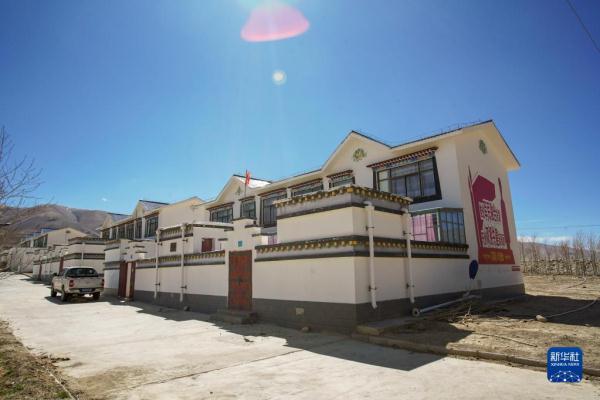 新华全媒+｜国道之行 从雪山奔向大海|洛桑占堆和他的五个家