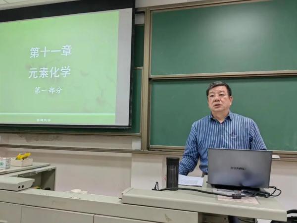 这位复旦教授又火了!再获大奖,他却一路小跑提前离开...原因和两年前一样 这位复旦教授又火了!再获大奖,他却一路小跑提前离开...原因和两年前一样