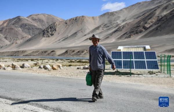 新华全媒+｜国道之行 从雪山奔向大海|洛桑占堆和他的五个家