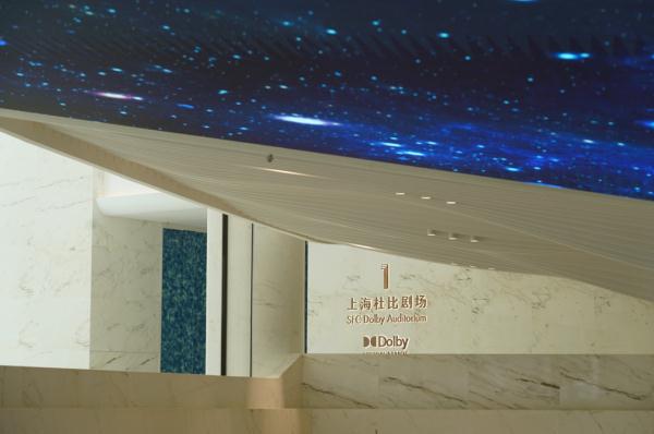 一镜到底!穿梭机带你探营升级归来的上海影城,“千人大厅”也“换肤”啦 一镜到底!穿梭机带你探营升级归来的上海影城,“千人大厅”也“换肤”啦