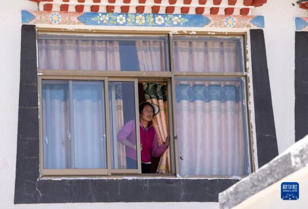 新华全媒+｜国道之行 从雪山奔向大海|洛桑占堆和他的五个家