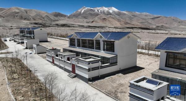 新华全媒+｜国道之行 从雪山奔向大海|洛桑占堆和他的五个家